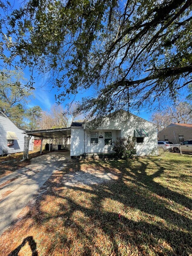 Foto principal - 3 br, 2 bath House - 2640 Meadow Ave