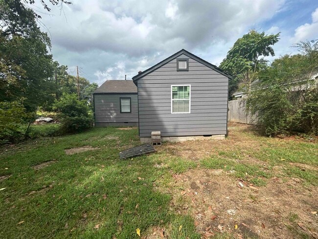 Building Photo - 2603 Snowden Ave