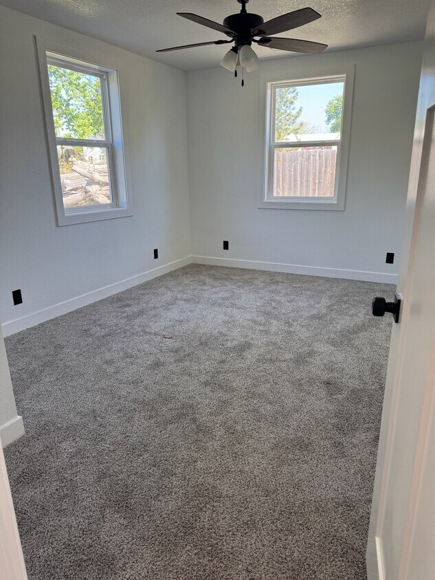 Building Photo - 530 Quade Dr