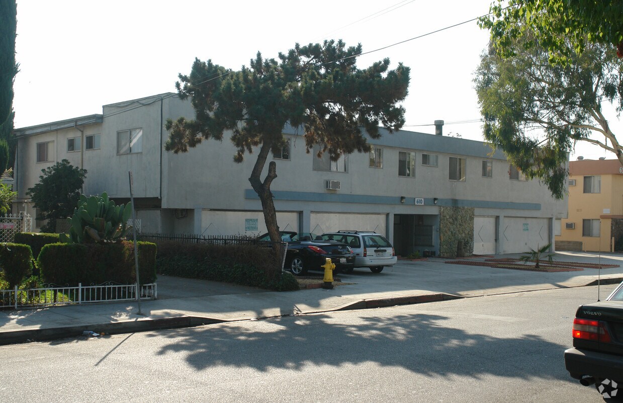 Building Photo - 610 E Acacia Ave