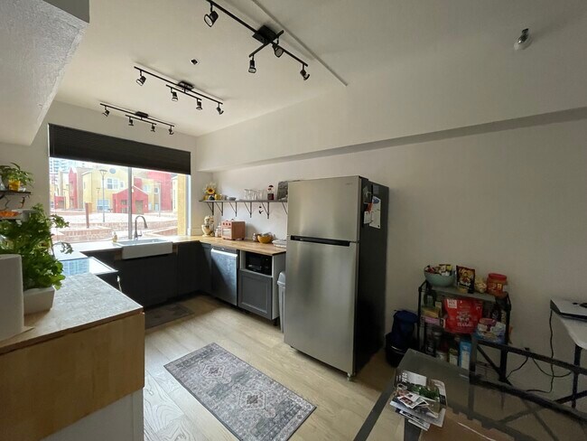 Photo - 154 W 5th St Apartments