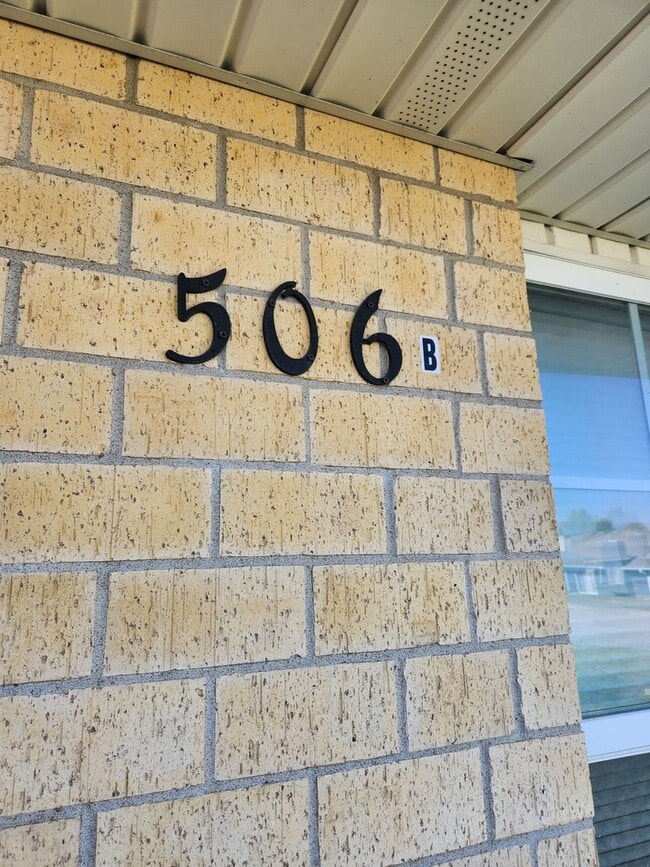 Building Photo - 2 bedroom Oak Grove