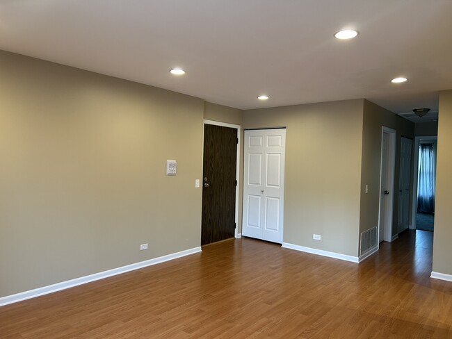 Building Photo - 93 Lambert Dr