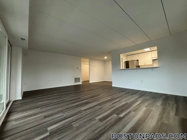 Foto del edificio - 51 Hill Rd