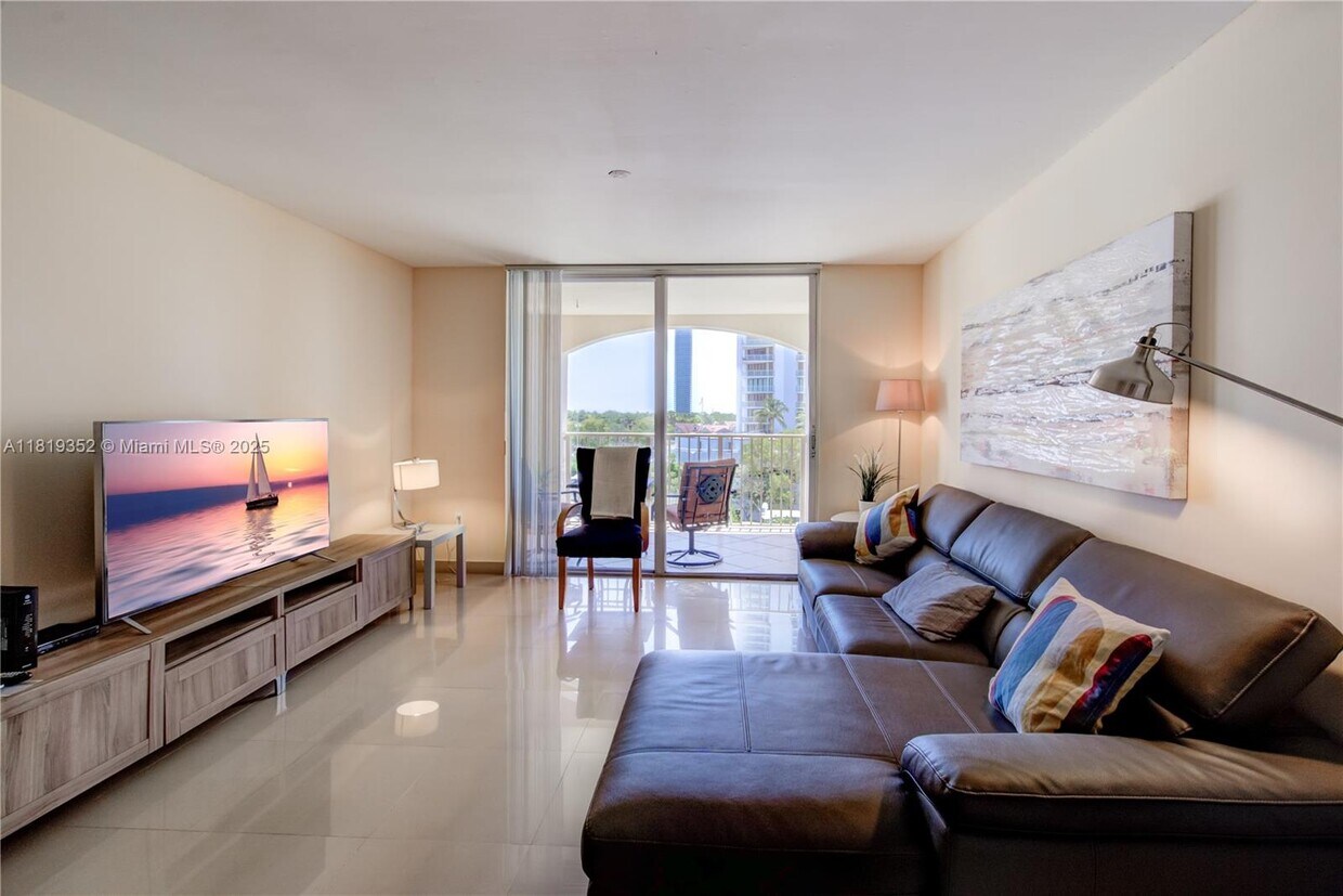 Foto principal - 19601 E Country Club Dr