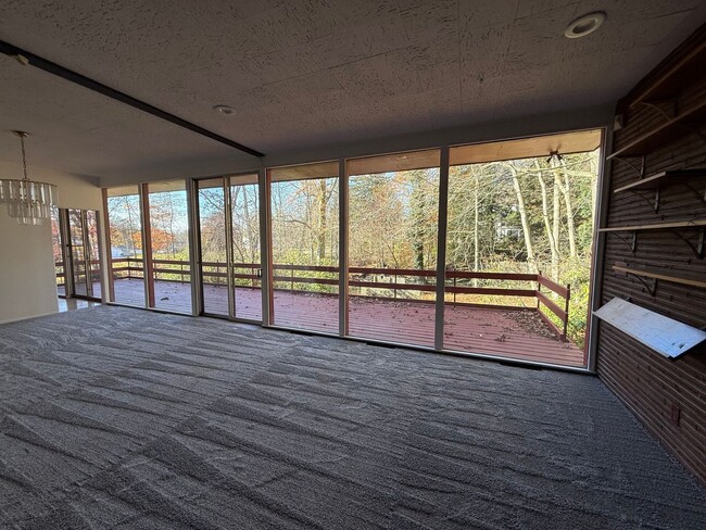 Building Photo - Neshannock Home