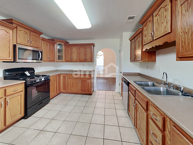 Building Photo - 8014 New Castle Cv