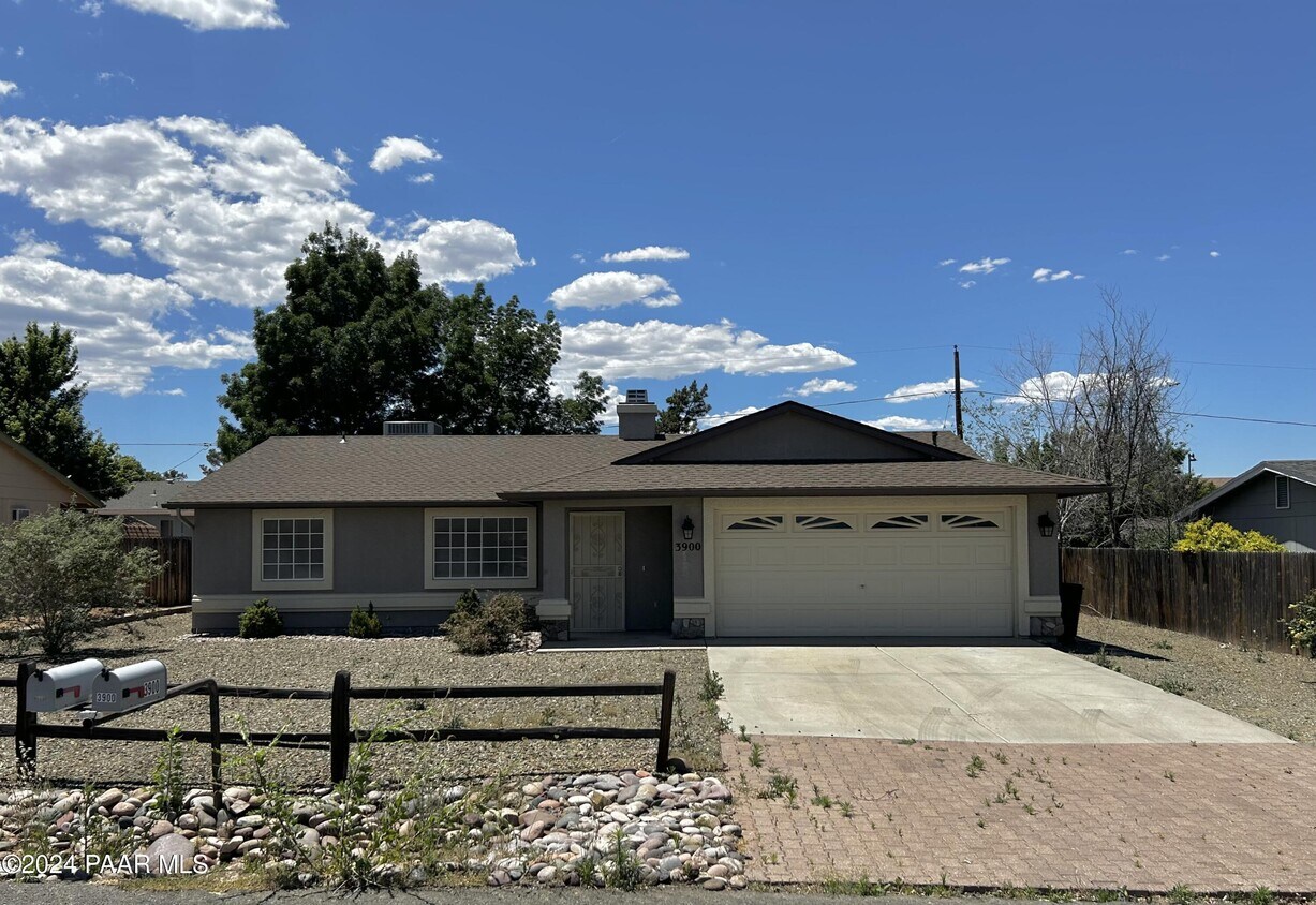 Primary Photo - 3900 N Catherine Dr