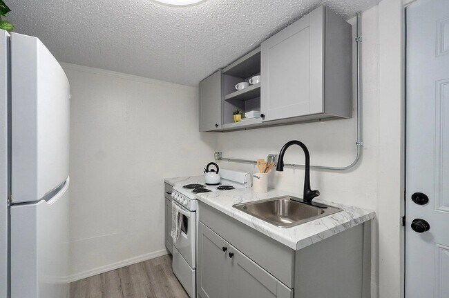 Foto del edificio - 1464 N Johnston Ave