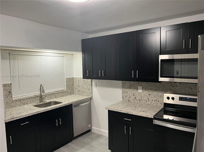 Foto del edificio - 7520 NW 44th Ct
