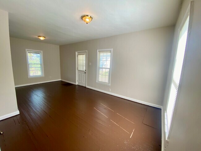 Building Photo - 328 Lease St