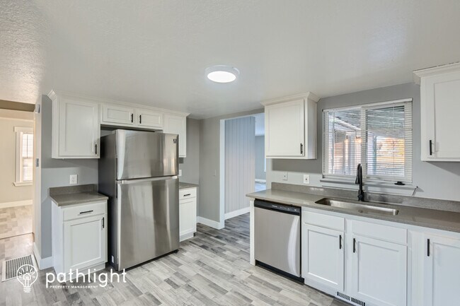 Building Photo - 819 E 1000 S