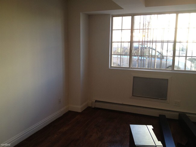 Building Photo - 327 Irving Ave