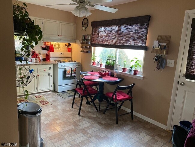 Building Photo - 220 Centre St