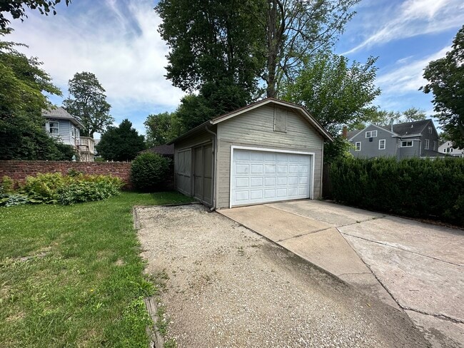 Garage - 431 N Cherry St