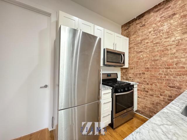 Building Photo - 4 bedroom in BROOKLYN NY 11210