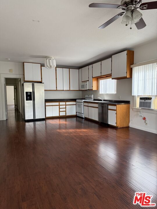 Foto del edificio - 832 S Catalina St