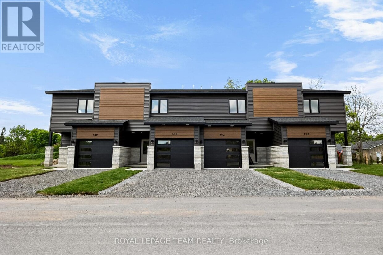 Primary Photo - 324 Lewis St W