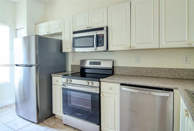 Foto del edificio - 4928 SW 140th Terrace