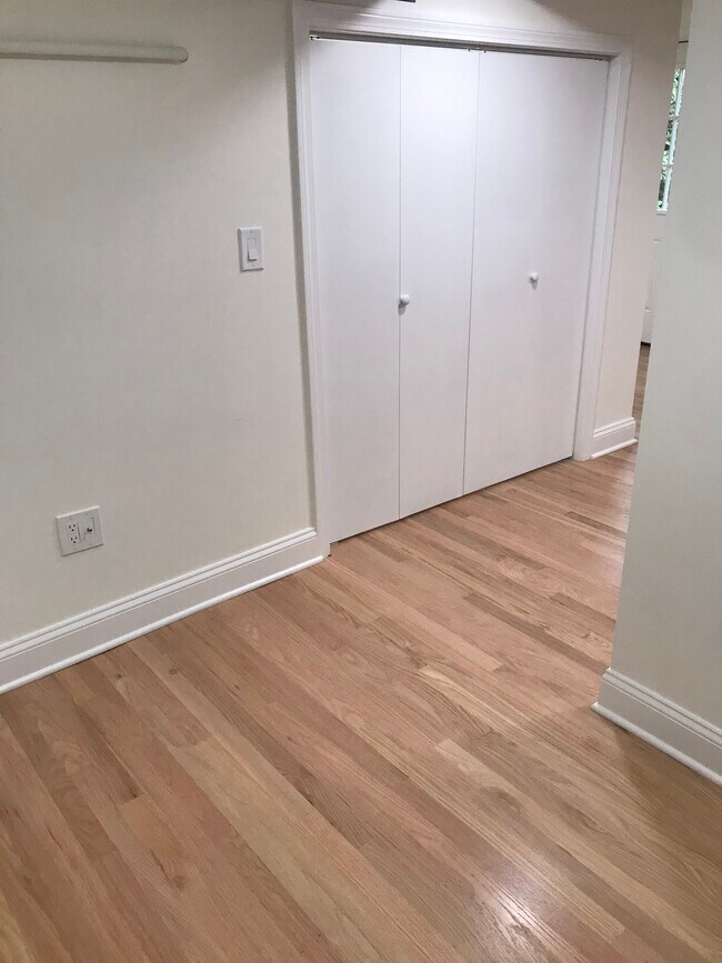 Foto del edificio - 367 Briar Brae Rd