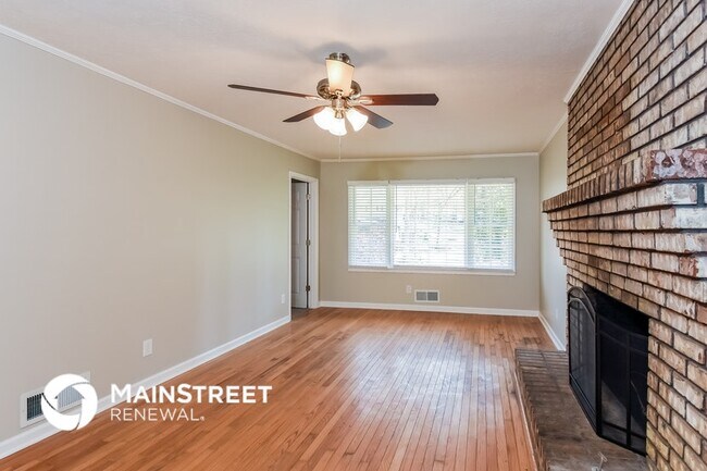 Foto del edificio - 5613 Woodland Dr