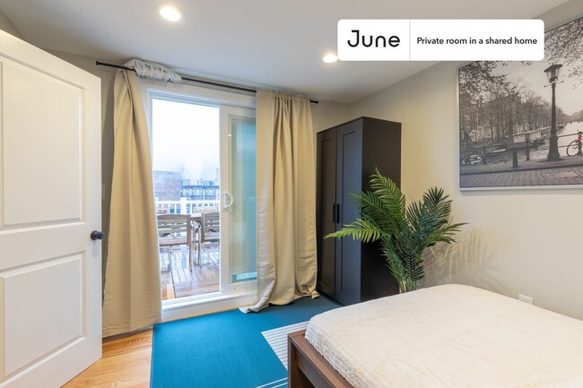 Foto del edificio - Private bedroom in 4 bed/1 bath Home
