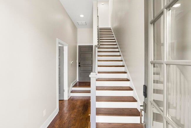 Photo - 942 Riverside Dr House