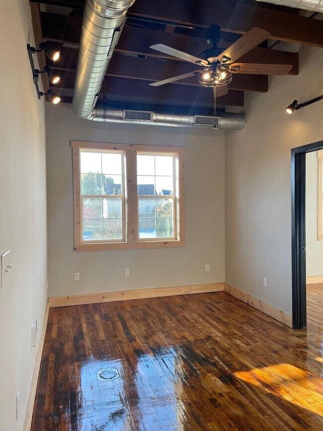 Foto del edificio - 2 bedroom/1 bathroom NEW apartment in McSherrystown, PA