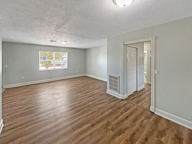Building Photo - 7525 Culberson Dr