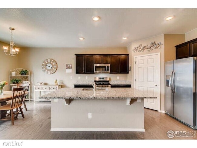 Foto del edificio - 5 br, 3 bath House - 922 Birchdale Ct