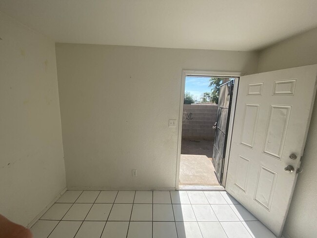 Photo - 1321 W Vogel Ave Apartment