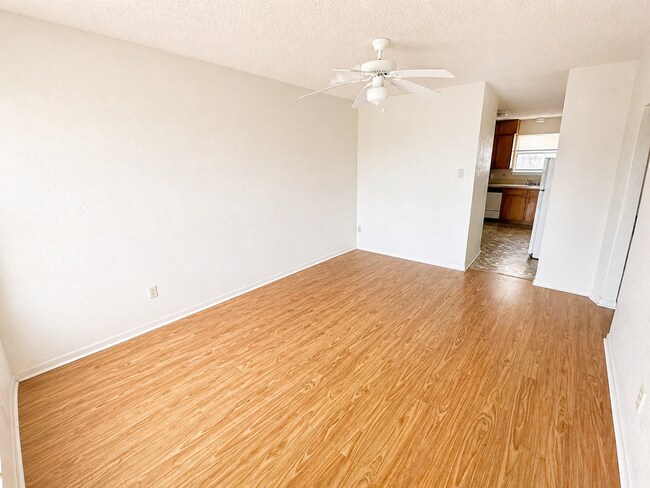 Foto del edificio - AVAILABLE NOW; APPLY AT OUR WEBSITE