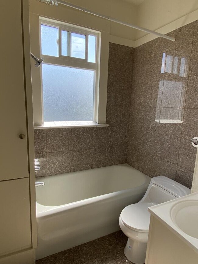 Building Photo - 1 bedroom in San Francisco CA 94110