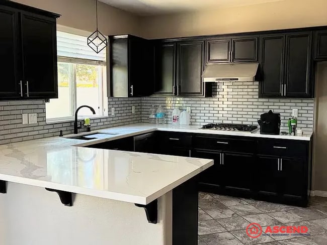 Building Photo - 2-Story Home In Southwest!