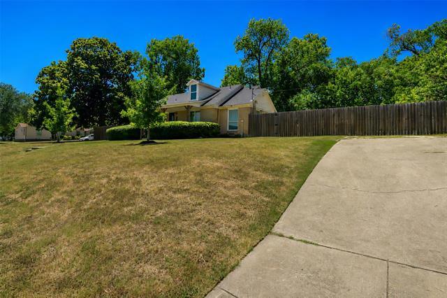 Foto del edificio - 1701 Brook Hollow Dr