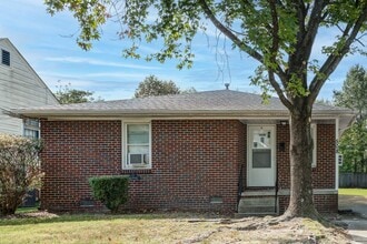 Building Photo - 508 Mayflower Dr