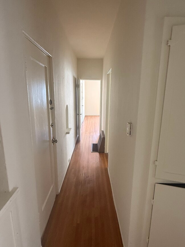 Foto del edificio - 519 N Hayworth Ave