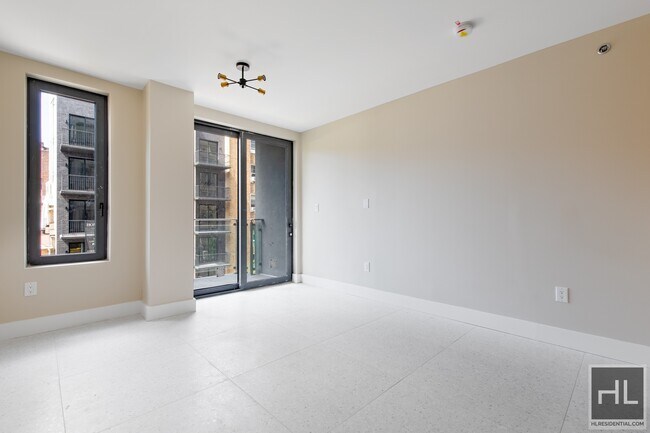 Foto del edificio - 1669 EAST 19 STREET S