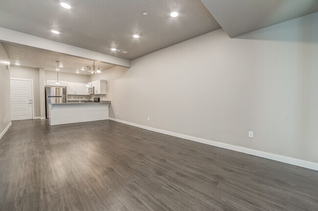Building Photo - 624 E 300 N