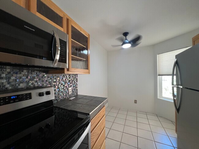 Kitchen recently updated with elegant backsplash - 5675 N Camino Esplendora