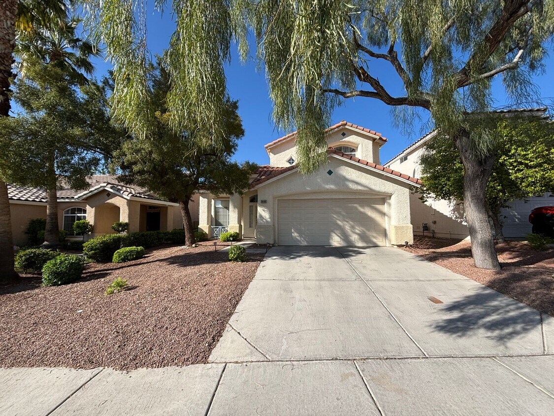 Foto principal - Gorgeous 3Bed/2.5Bath, 2-Story home locate...