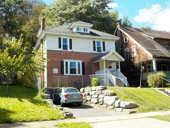 Building Photo - 250 Greenwood Pl