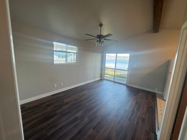 Foto del edificio - 3700 Lakeshore Blvd