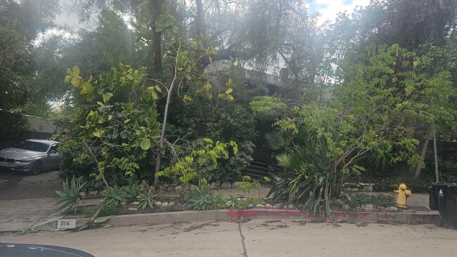 Building Photo - 314 W Ave 43