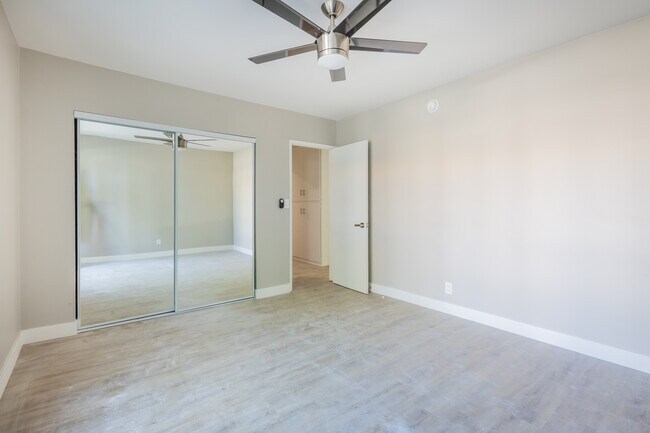 Building Photo - 13910 Sayre St