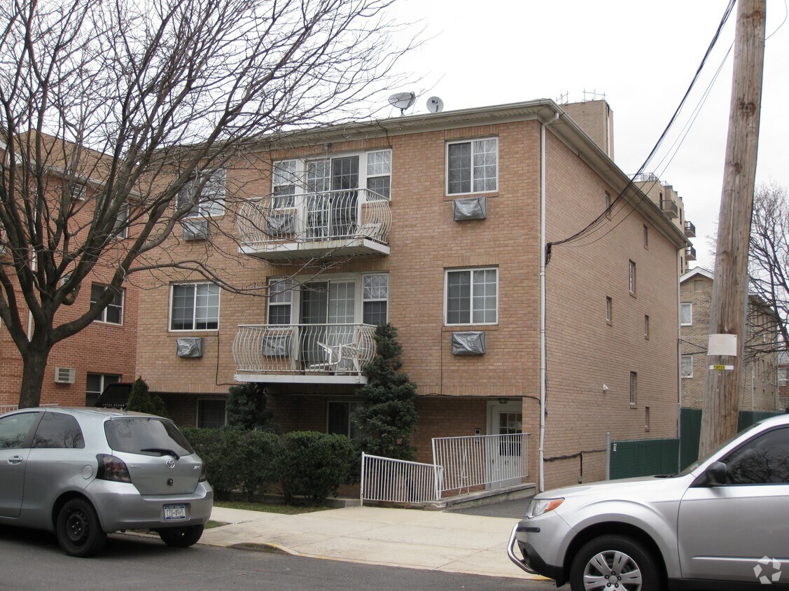 Building Photo - 42-15 212th St