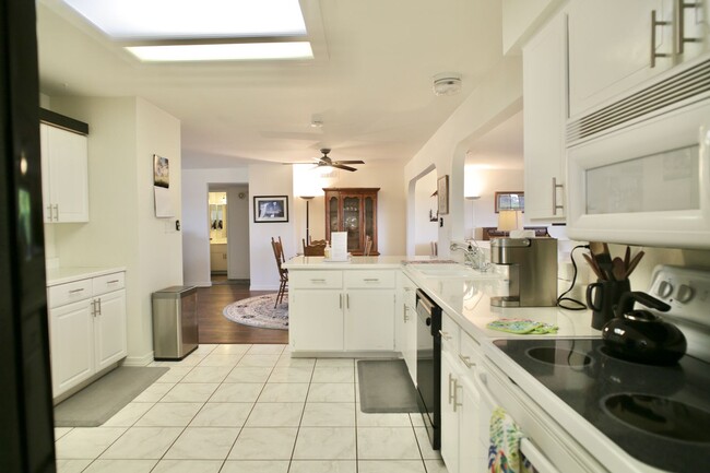 Building Photo - 2 Bedroom Furnished Home in Fountain of Th...