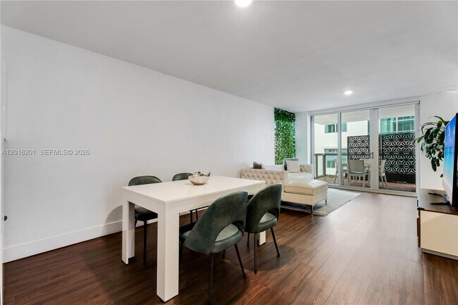 Foto del edificio - 9261 E Bay Harbor Dr