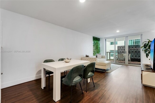 Building Photo - 9261 E Bay Harbor Dr