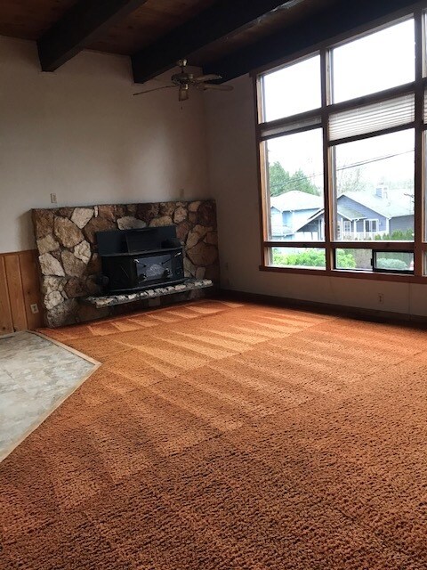 Great room (view 2) - 2343 NE 94th St